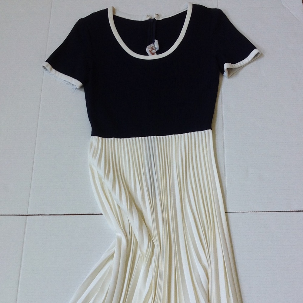 Leslie Fay Original's Blue White Pleated Gown